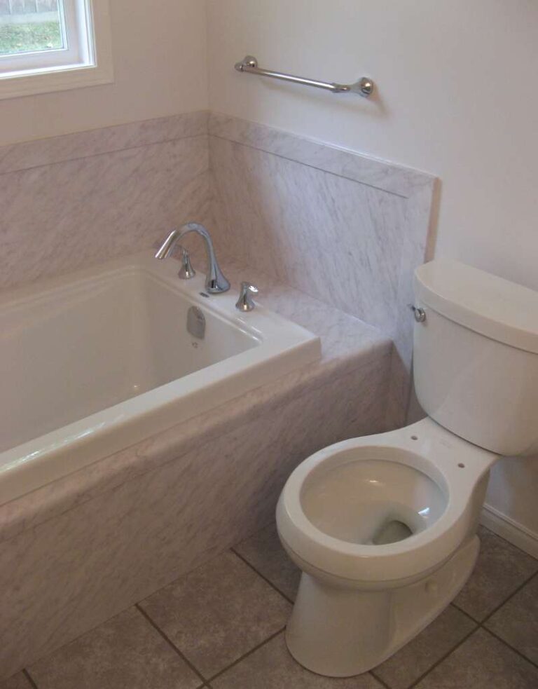 Sentrel Frost Tub & Shower Surround 2